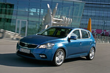 kia_ceed_2010_01.jpg
