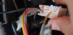 Conector con puente masa mando volante.jpg