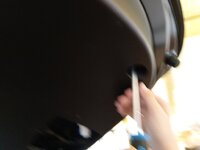 Kia Carens Guarnecido tornillos laterales.jpg