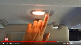 luz cortesia parasoles Kia Stonic Tech.png