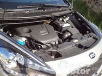 Kia-Carens-2013.jpg