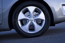 PRUEBA-KIA-Carens-2013-llanta.jpg