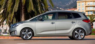 Kia_Carens_2013.jpg