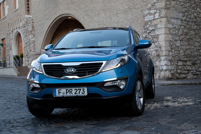 Kia_Sportage_Blue.jpg