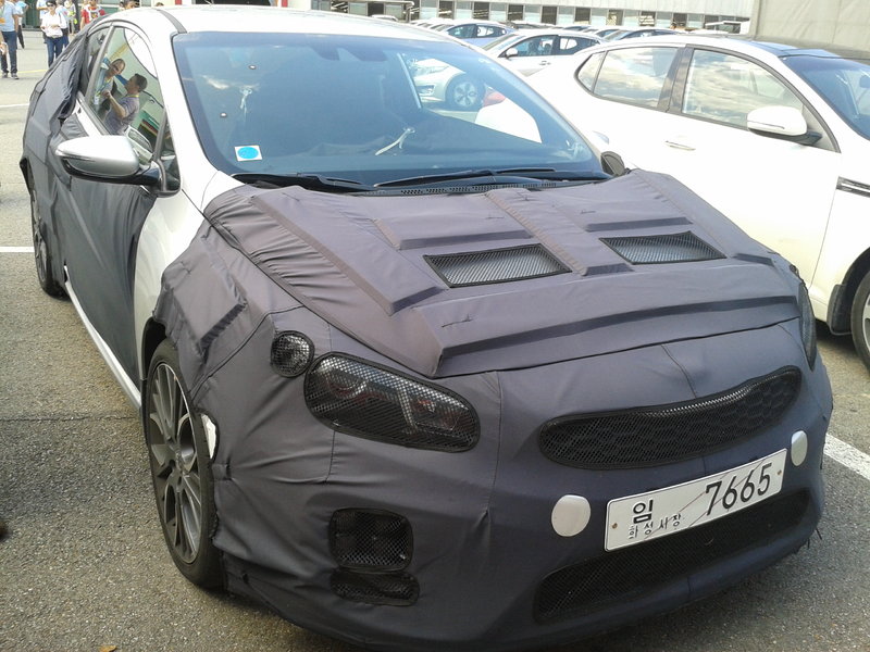 foto_espia_kia_pro_ceed_gt_02.jpg