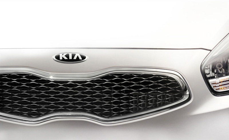 kia_carens_2013_01.jpg