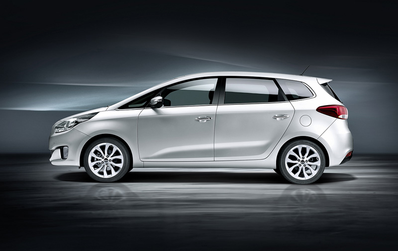 kia_carens_2013_06.jpg