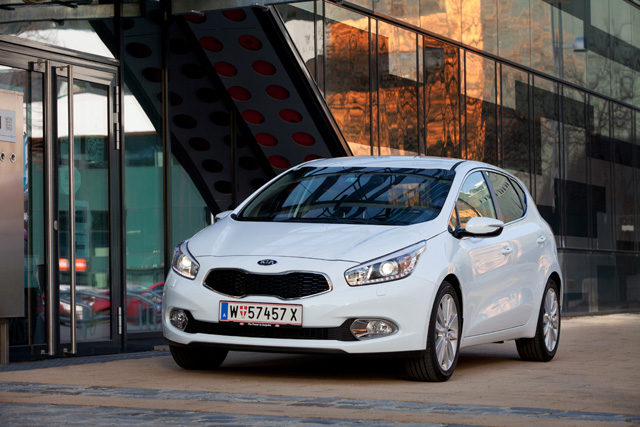 kia_ceed_2012_07.jpg