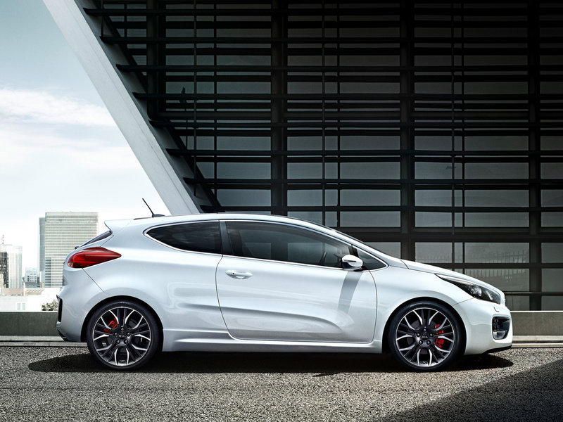 kia_pro_ceed_gt_02.jpg
