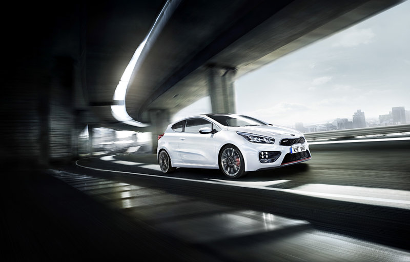 kia_pro_ceed_gt_03.jpg