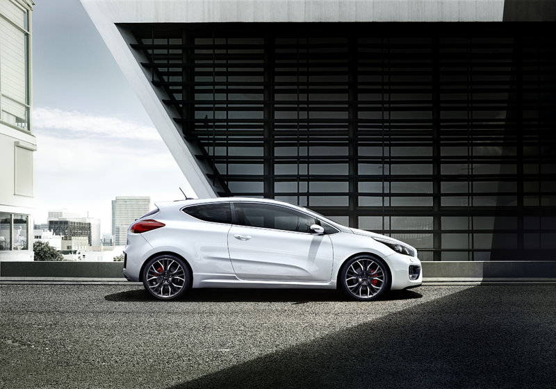 kia_pro_ceed_gt_04.jpg