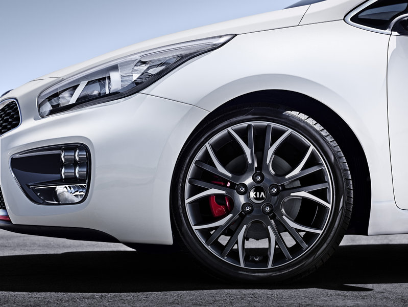kia_pro_ceed_gt_08.jpg