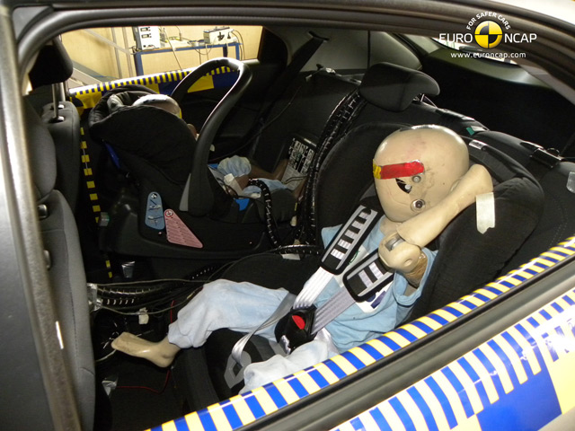 kia_rio_euroncap_02.jpg