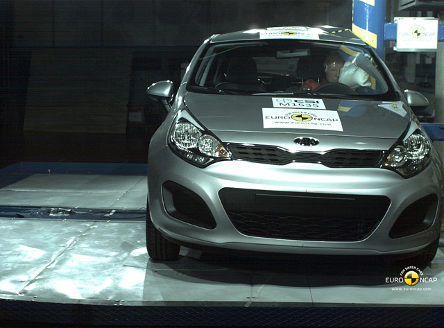 kia_rio_euroncap_03.jpg