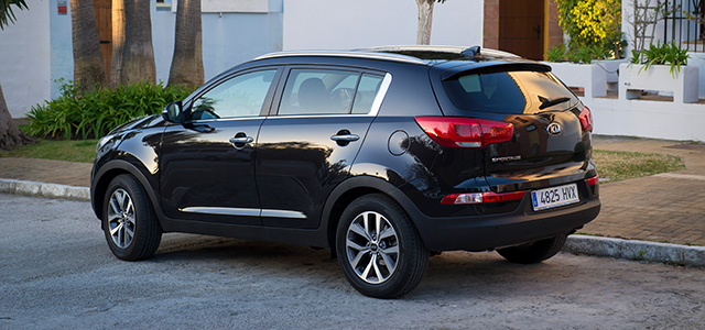 kia_sportage_2014_02.jpg