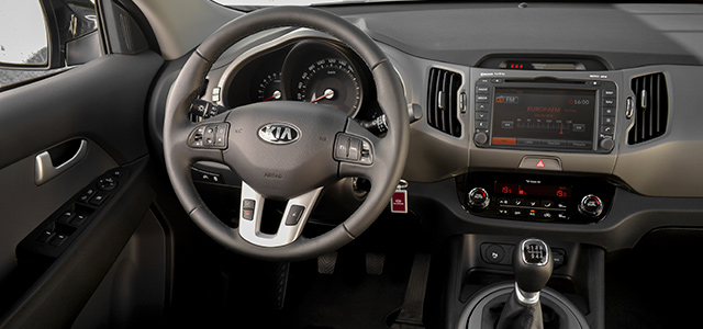 kia_sportage_2014_03.jpg